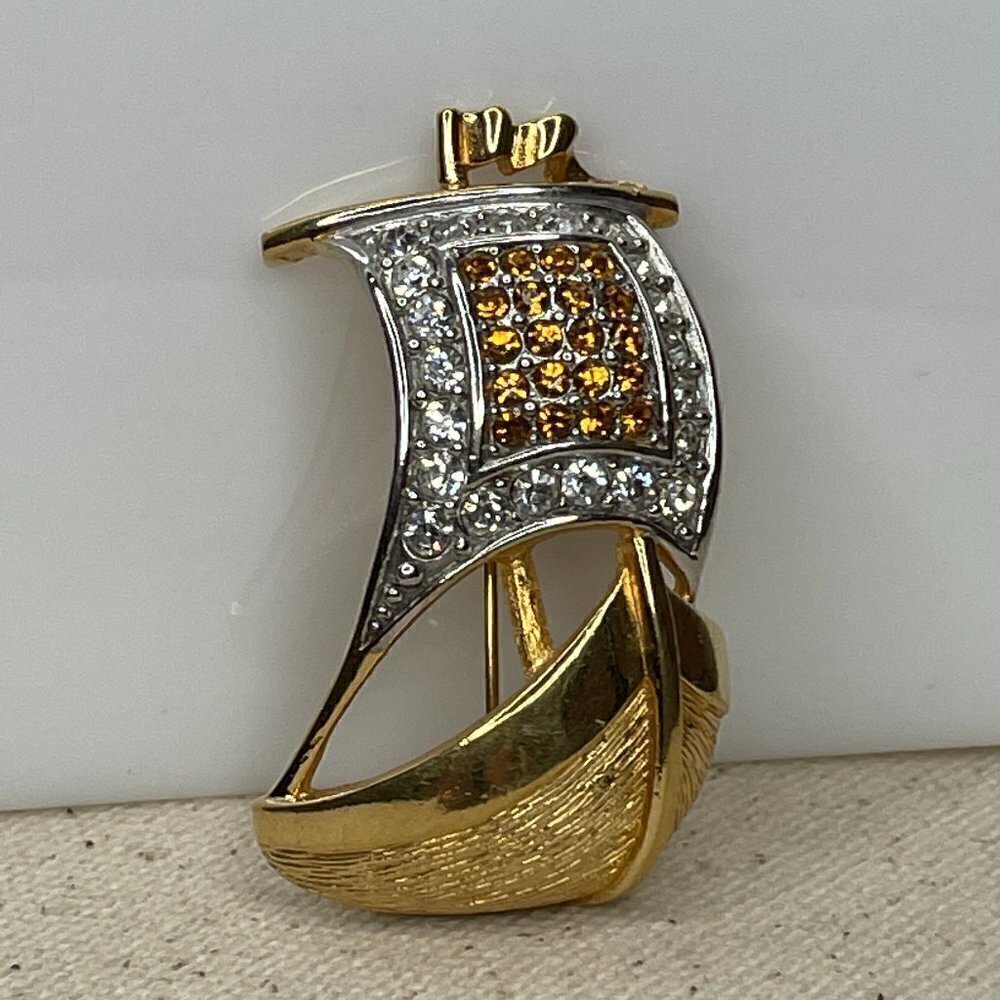Burberry Vintage Sailing Ship Brooch Pin Pave Crystal Gold Plate 1.75" X 1" - Picture 9 of 9